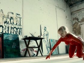 Клэр Фой голая, МайАнна Бёринг голая – Белая жара s01e01 (2012)