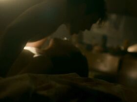 Клэр Фой голая, МайАнна Бёринг голая – Белая жара s01e01 (2012) #7