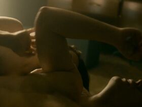 Клэр Фой голая, МайАнна Бёринг голая – Белая жара s01e01 (2012) #9