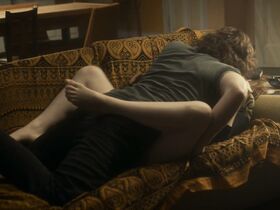 Клэр Фой секси, МайАнна Бёринг секси, Джессика Ганнинг голая – Белая жара s01e02-04 (2012) #4