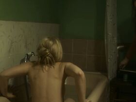 Клэр Фой секси, МайАнна Бёринг секси, Джессика Ганнинг голая – Белая жара s01e02-04 (2012) #5