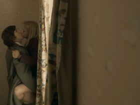 Клэр Фой секси, МайАнна Бёринг секси, Джессика Ганнинг голая – Белая жара s01e02-04 (2012) #6