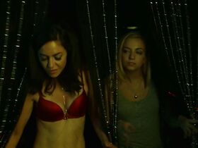 Кимберли Лаферрье секси, Людивин Рединг голая, другие – Беглянка s01e04 (2018) #11