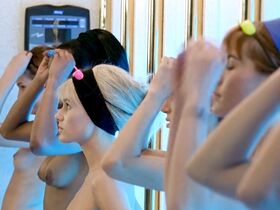 Саския Мюлдер голая, Ор Атика голая – Красотки (1998) #10