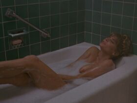 Кэтрин О’Рейли голая, Андреа Генри голая – Повелитель кукол (1989)