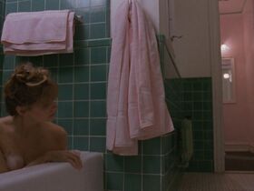 Кэтрин О’Рейли голая, Андреа Генри голая – Повелитель кукол (1989) #5