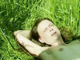 Анна Кротоска голая, Малгожата Щербовска голая – Башня. Ясный день (2017)