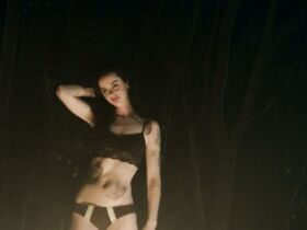 Кристен Риттер секси, Челси Шоу голая, другие – Астма (2015) #7