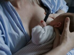 Катрин Фро голая, другие – The Midwife (2017) #4