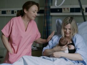 Катрин Фро голая, другие – The Midwife (2017) #5