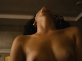 Лорена Компрату голая, другие – Нечист на руку s01e03-06 (2018) #5