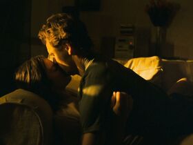 Кирстон Вэрэйнг голая, Кэти Джарвис голая – Аквариум (2009) #5