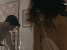 Юлия Росновская, Памела Адамик, Пола Бласик, Зузанна Зелиньская голая – Дороги свободы s01e12 (2018) #8