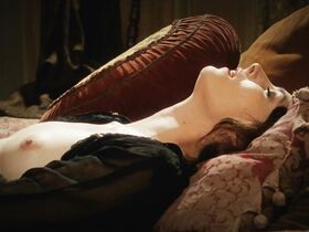 Даниэла Вирджилио, Натали Рапти Гомес голая – Тайны Борго Ларичи s01e01-05 (2014) #12