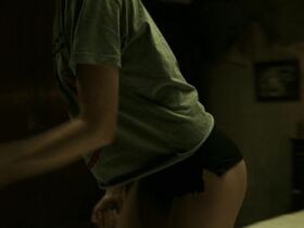 Урсула Корберо секси – Бумажный дом s01e01 (2017) #1