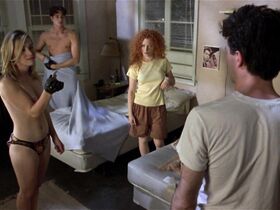 Каэла Добкин голая – Забыть и вспомнить (1995) #3