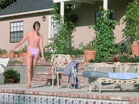 Сюзанна Мириш голая, Лейлани Сарелл секси – Неоновые маньяки (1986) #4