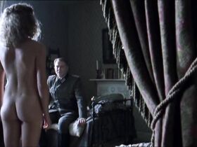 Луиса Клейн голая – Война на острове s01e05 (2004) #1