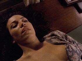 Клаудиа Ферри секси – The Assignment (1997)