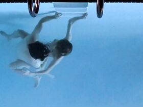 Ким Диккенс голая, Карен Холнесс голая – Развал (2003) #5