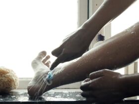 Амалия Линдегард голая – Nyforelsket (2017) #5