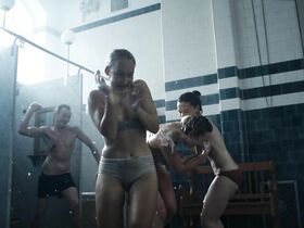 Альба Аугуст секси, Анжела Бундалович голая, Джессика Диннаж голая – Дождь s01e05 (2018) #4