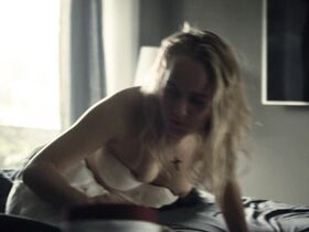 Альба Аугуст секси, Анжела Бундалович голая, Джессика Диннаж голая – Дождь s01e05 (2018) #8