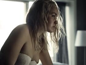 Альба Аугуст секси, Анжела Бундалович голая, Джессика Диннаж голая – Дождь s01e05 (2018) #9