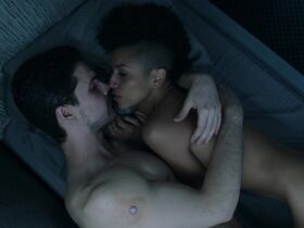 Доминик Типпер голая – Пространство s03E06 (2018) #2