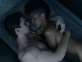 Доминик Типпер голая – Пространство s03E06 (2018) #3