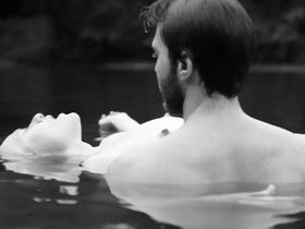 Юлия Йенч голая – The Have-Nots (2016)