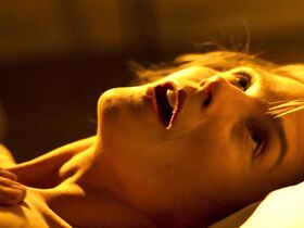 Лиза Карлехед голая – Письма Амины (2017) #5