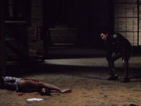 Дженни Белл голая, Лола Фалана голая – Человек клана (1974) #7