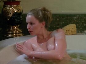 Сибил Даннинг голая, Синди Гёрлинг голая, Изабель Межиа голая – Джули, дорогая (1983) #1