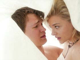 Хлоя Грейс Морец секси – Ноябрьские преступники (2017) #3