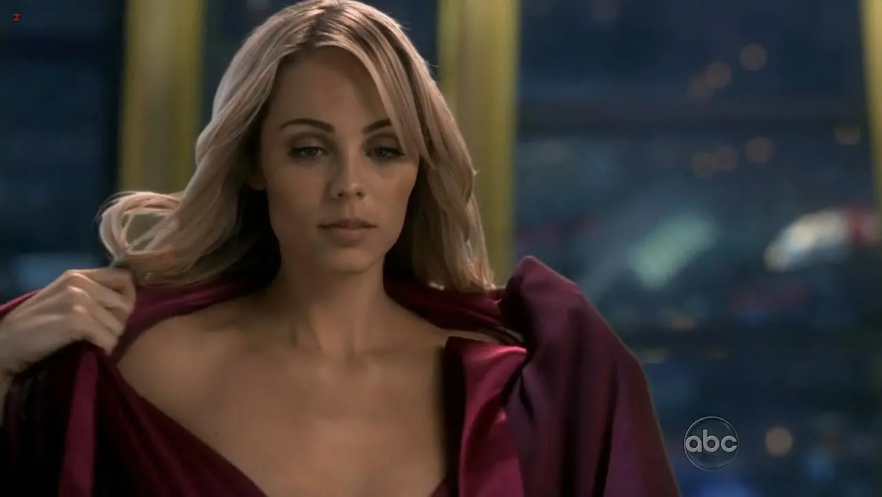 Лора Вандервурт Девушки Laura Vandervoort обои для рабочего стола