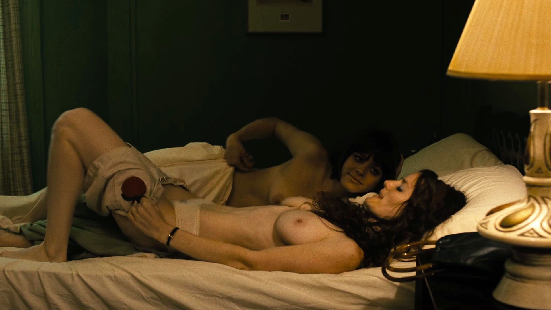 Оливия Луккарди. показала голую грудь, секс сцена, обнаженная, впервые огол...