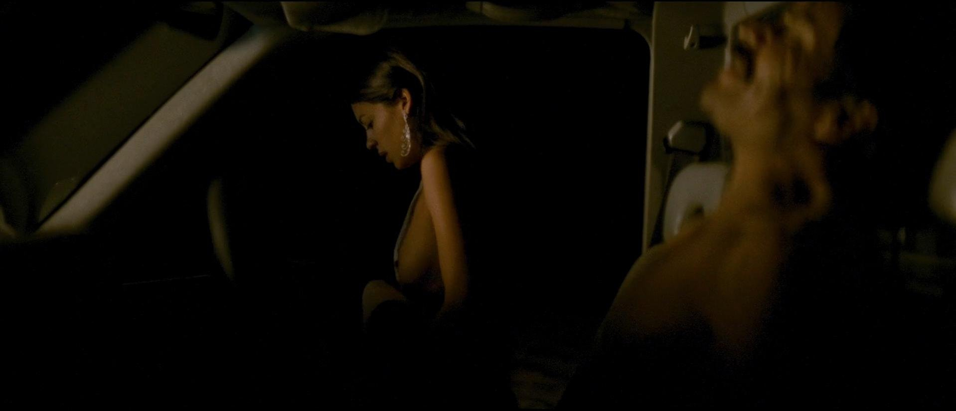 Стефани Сигман голая - Мисс Пуля (2011) #2.