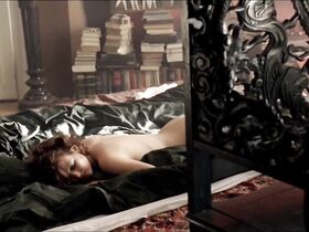 Юлиана Йоханидешова голая – Три сезона в аду (2009) #4