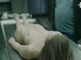 Морин Мерсье голая, Анжелика Веркрей голая – Отряд 42 s01E01 (2017) #8