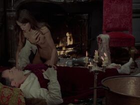 Марина Влади голая, Кристин Паскаль голая, Моник Шометт голая, Моник Лежён голая – Пусть начнется праздник (1975) #6