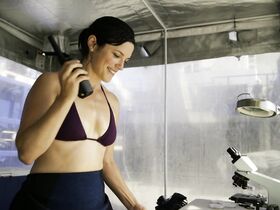 Келси Сипсер секси – Морские котики s01E03 (2017) #3