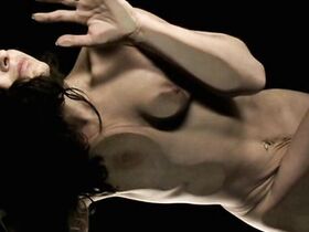 Одри Дана голая, Аннелиз Эсме голая – Наши друзья человеки (2007)