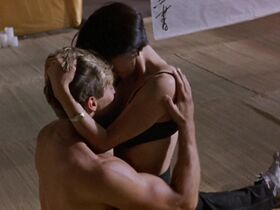 Джулия Никсон-Соул голая, Келли Бенсон голая – Белый Тигр (1996) #3