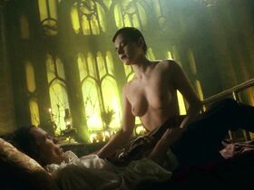 Флориела Граппини голая, Эльвира Дитсу голая – Дневники вампира (1997) #2