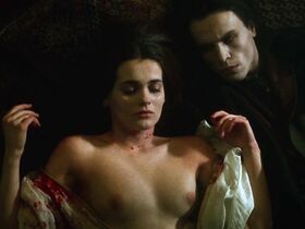 Флориела Граппини голая, Эльвира Дитсу голая – Дневники вампира (1997) #4