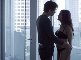 Кэйтлин Лихи голая – Страсть и покорение (2017) #5