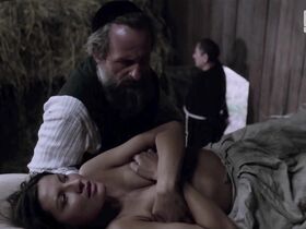 Лилиана Коморовская голая – Аустерия (1982) #7