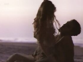 Каталина Бонакие голая – Дневники «Красной туфельки» s02E06 (1993) #16