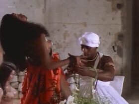 Каталина Бонакие голая – Дневники «Красной туфельки» s02E06 (1993) #5